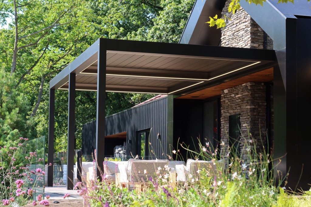 Terrasoverkapping met lamellendak